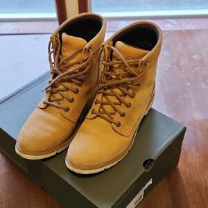 EUC Timberland Tan Leather Boots with Padded Collar